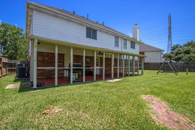 $350,000 | 2521 Sea Horse Court, Seabrook, TX 77586