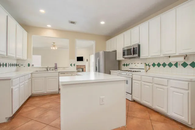 $350,000 | 2521 Sea Horse Court, Seabrook, TX 77586