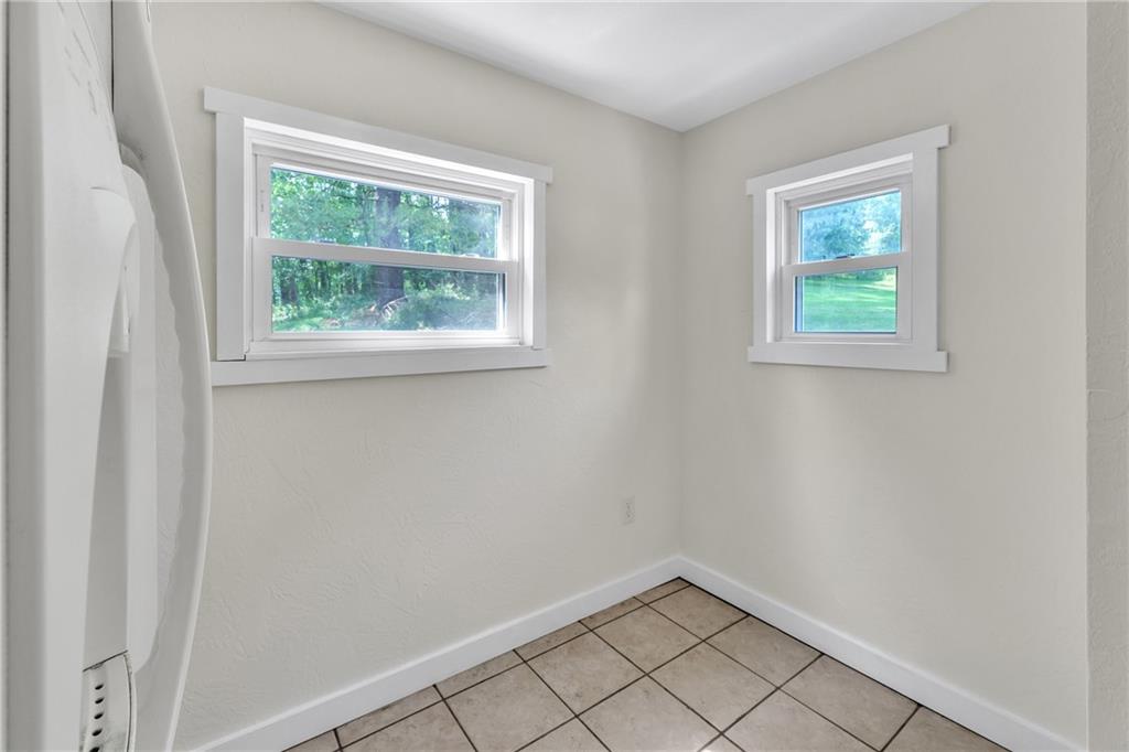 116 Purvis Lane Valencia, PA 16059 - Photo 21 of 49 an empty room with a window
