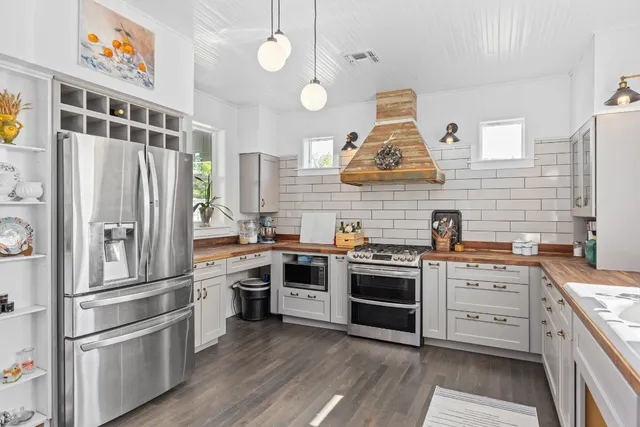 $1,295,000 | 684 Stoneleigh Road, Center Point, TX 78010