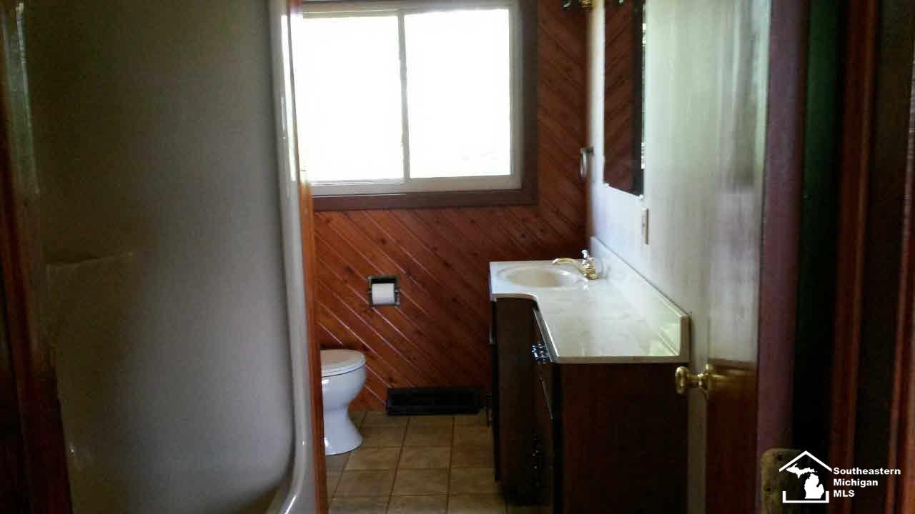 4765 Post Road Newport, MI 48166 - Photo 9 of 23 2nd guest Bath