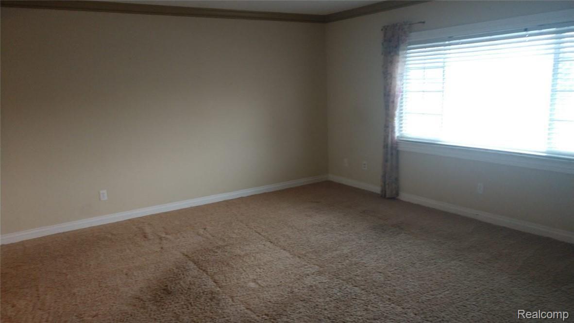 2377 Walton Blvd., Unit 17 Rochester, MI 48309 - Photo 6 of 11 Living Room