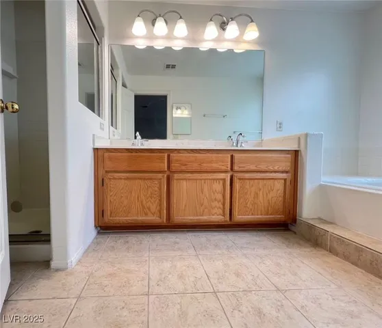 $1,950 | 8257 Bermuda Beach Drive, Las Vegas, NV 89128