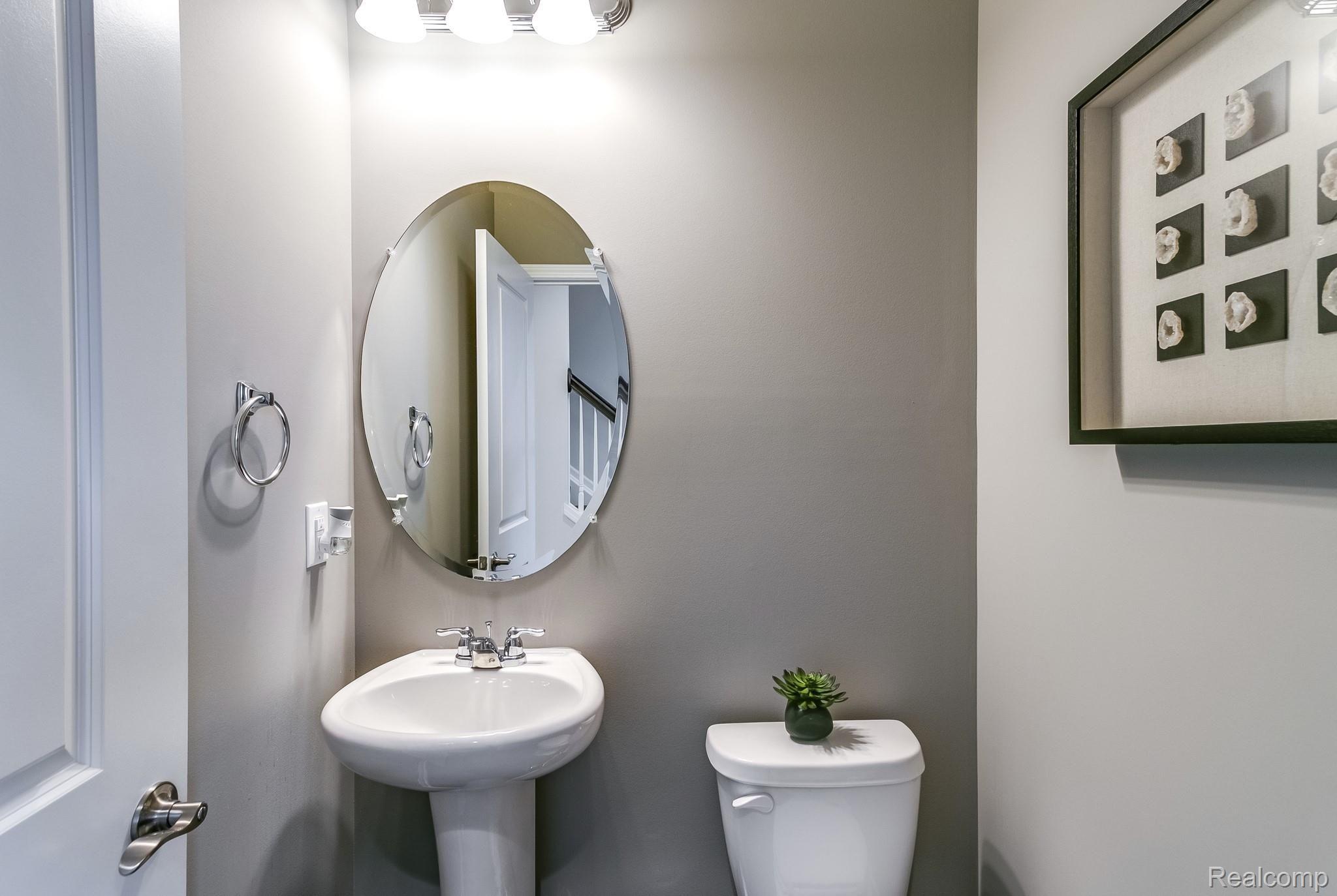 24792 Ivy Road, Unit 98 Novi, MI 48375 - Photo 12 of 15 Powder room.jpg
