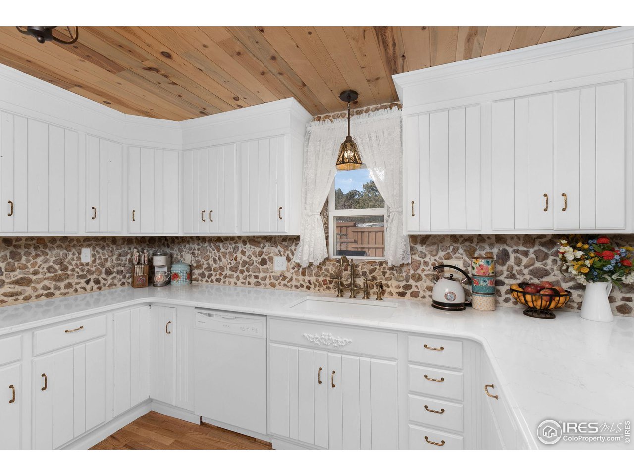 11725 Ranch Elsie Road Golden, CO 80403 - Photo 7 of 40 a kitchen with a sink and cabinets