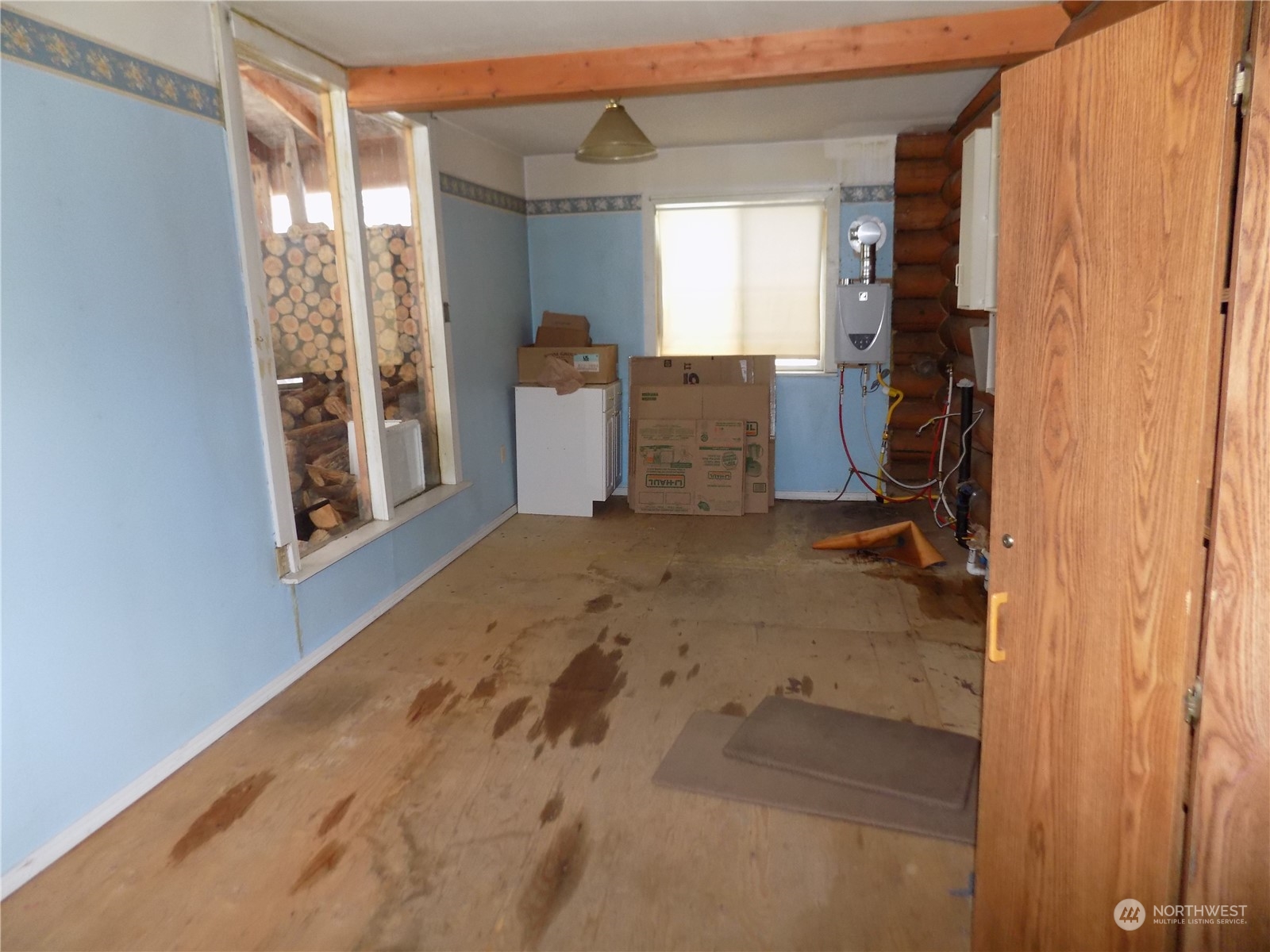 8 Fs 3200 Road Tonasket, WA 98855 - Photo 13 of 34 a view of a storage & utility room