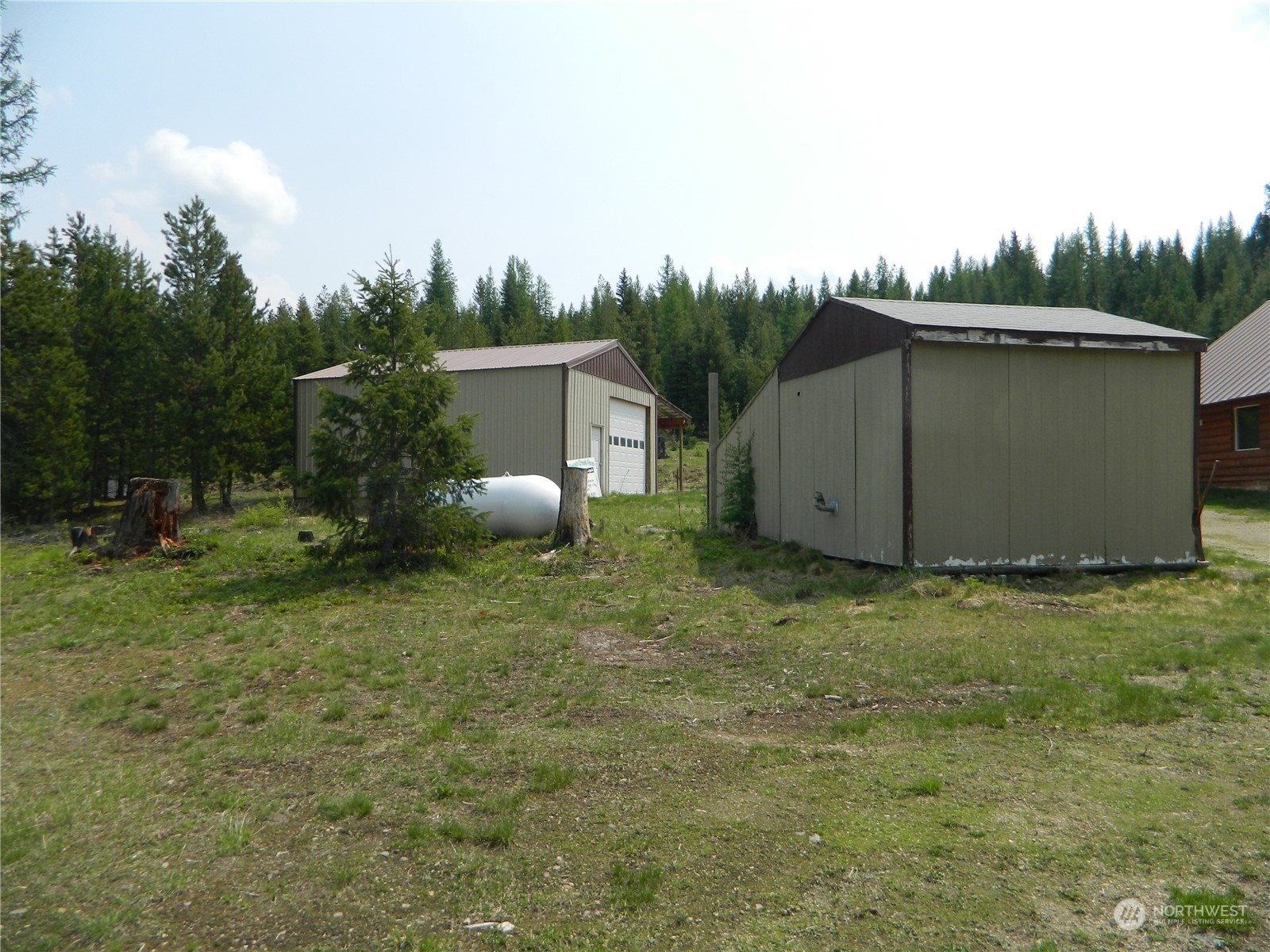 8 Fs 3200 Road Tonasket, WA 98855 - Photo 16 of 34 a view of a backyard