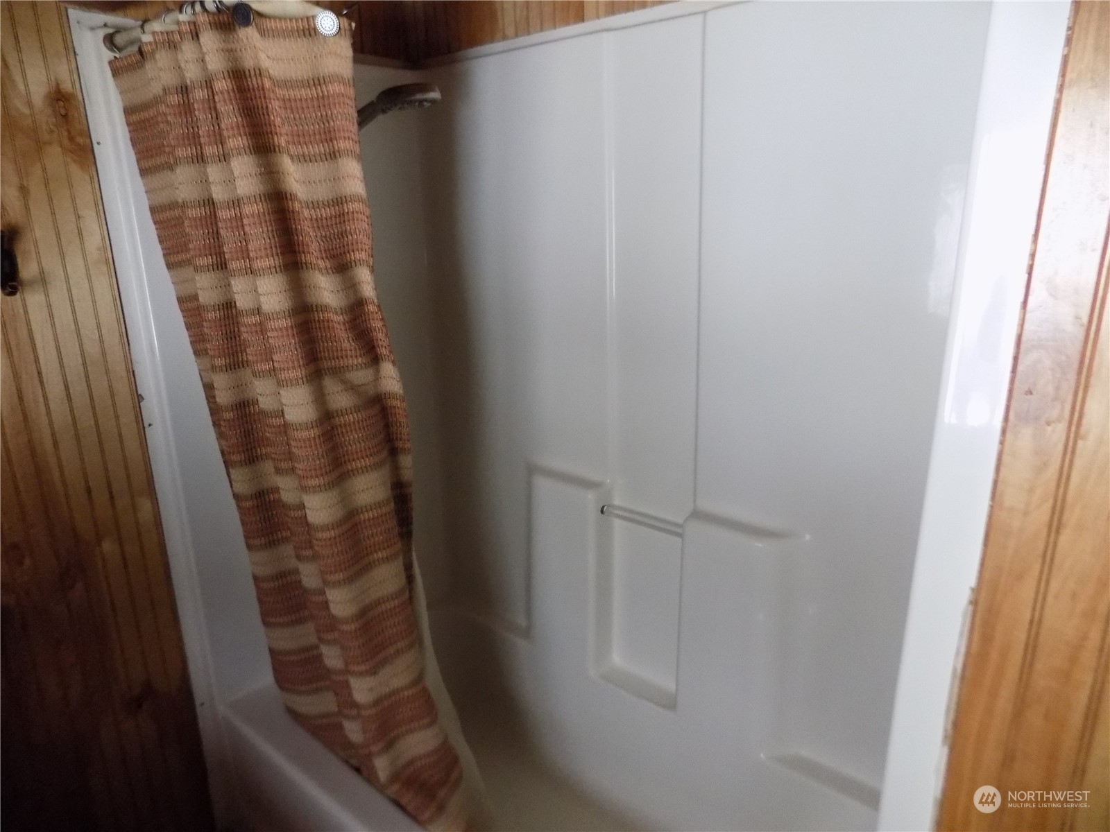 8 Fs 3200 Road Tonasket, WA 98855 - Photo 10 of 34 a bathroom with a shower