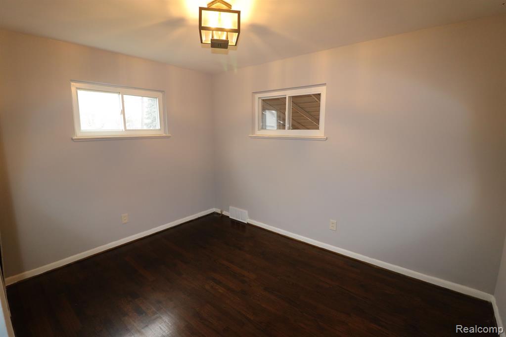 18975 Martin Road Roseville, MI 48066 - Photo 10 of 14 Gallery Image 10