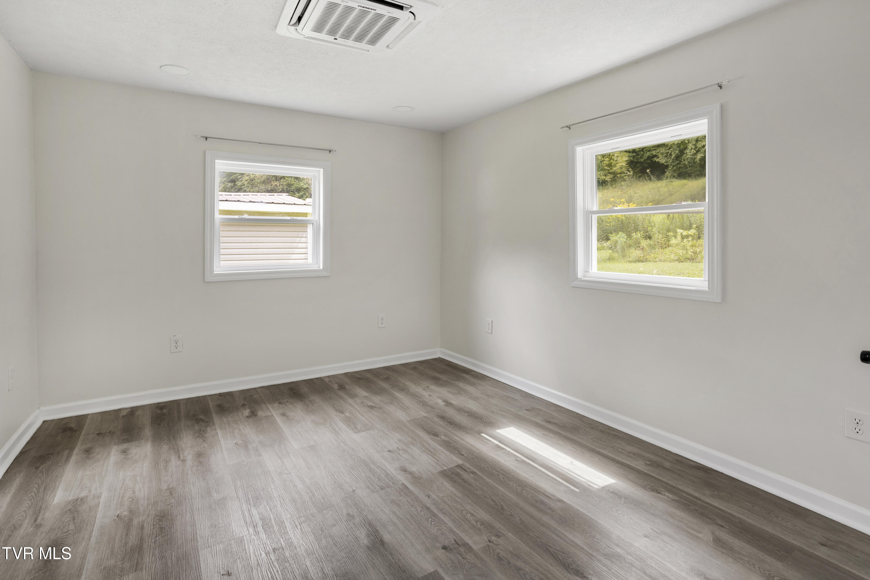 332 Currin Valley Road Marion, VA 24354 - Photo 32 of 35 177A1770-HDR