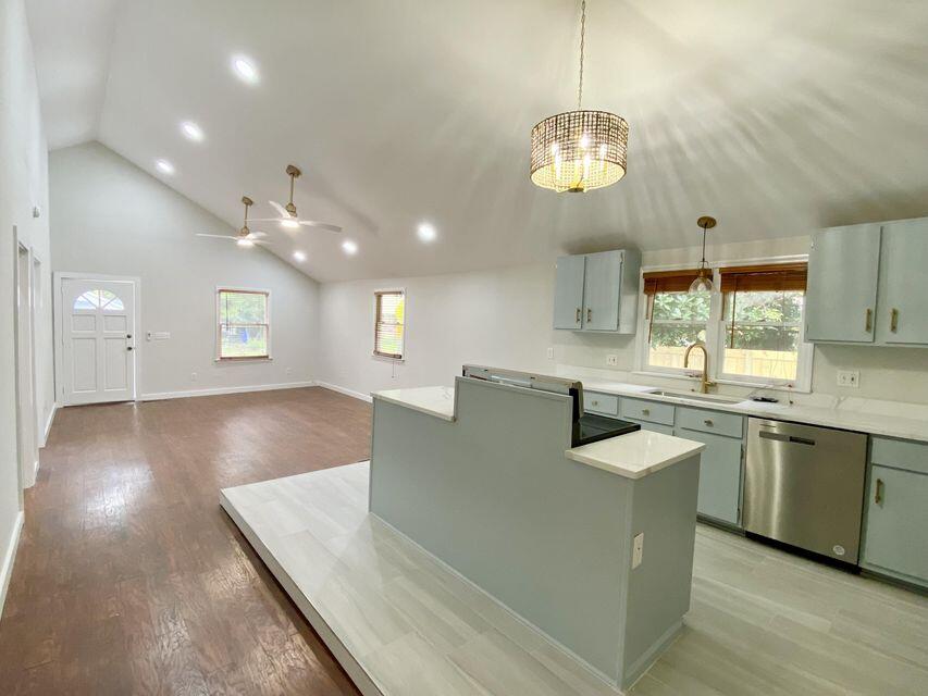 421 Venning Street, Unit A Mount Pleasant, SC 29464 - Photo 10 of 20 9