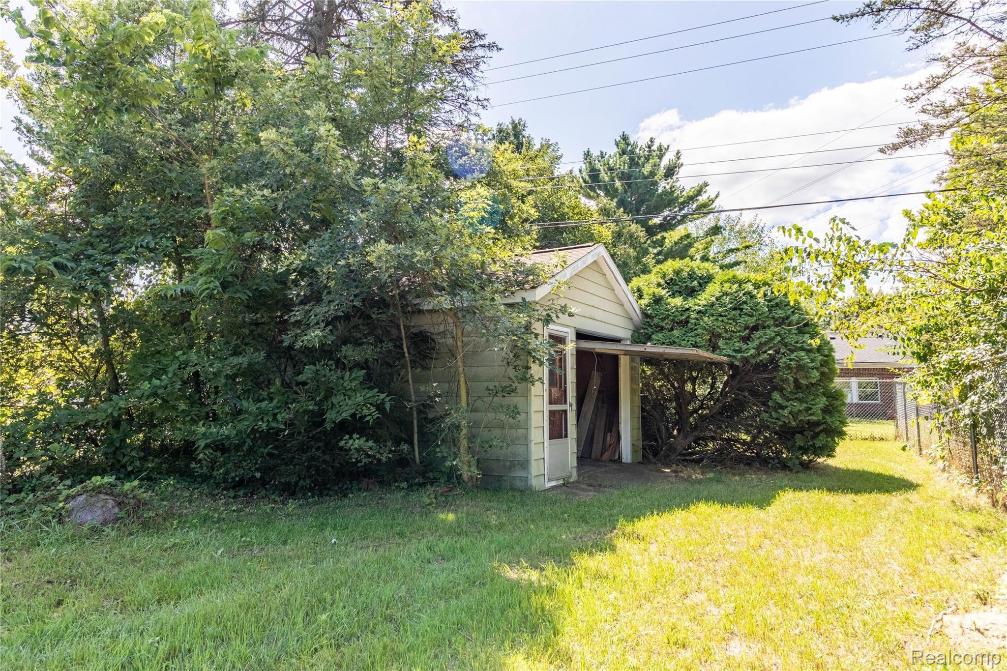 47076 Willis Road Belleville, MI 48111 - Photo 9 of 39 9.Yard