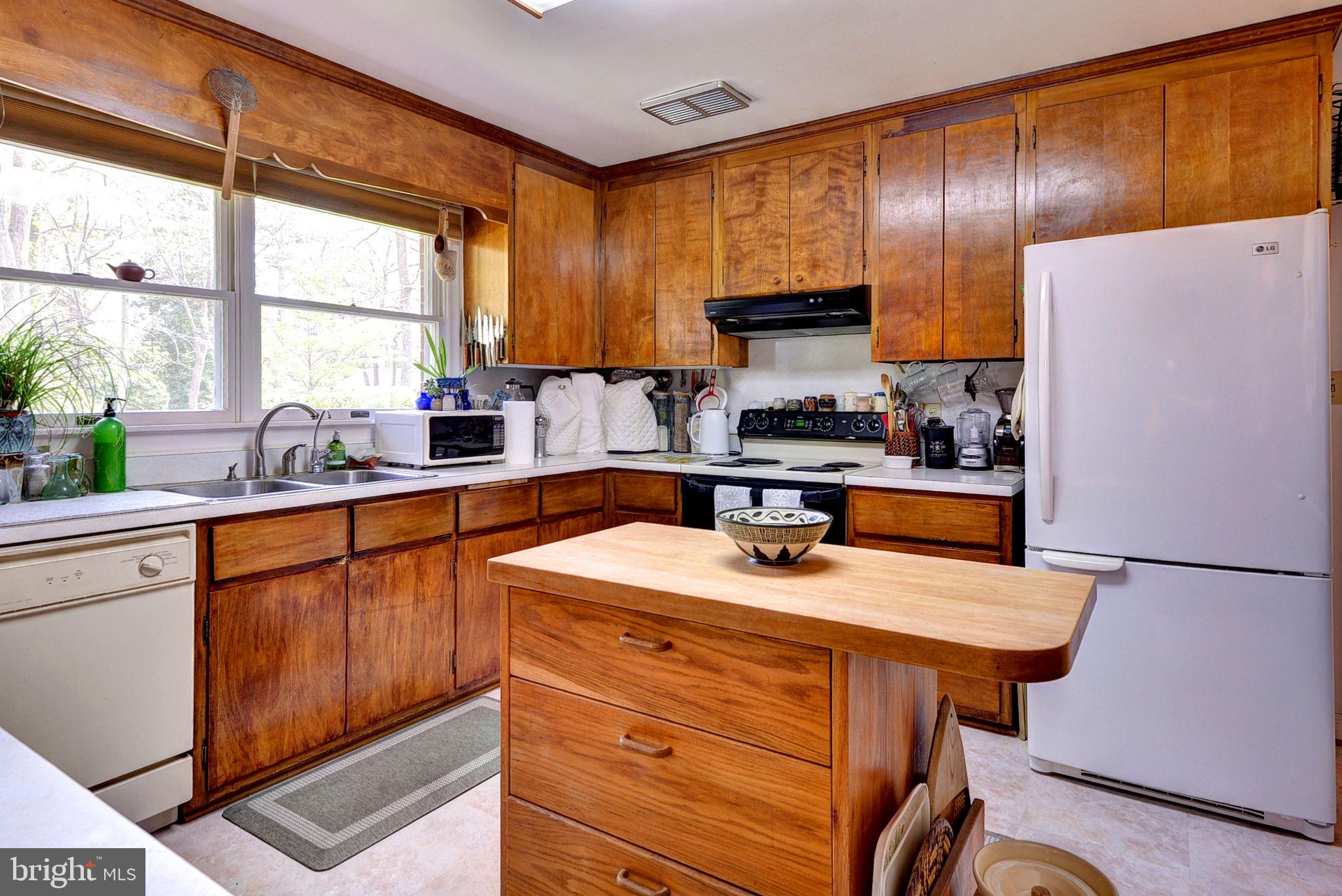 5556 Roanes Wharf Road Gloucester, VA 23061 - Photo 33 of 84 a kitchen with stainless steel appliances sink refrigerator microwave and cabinets