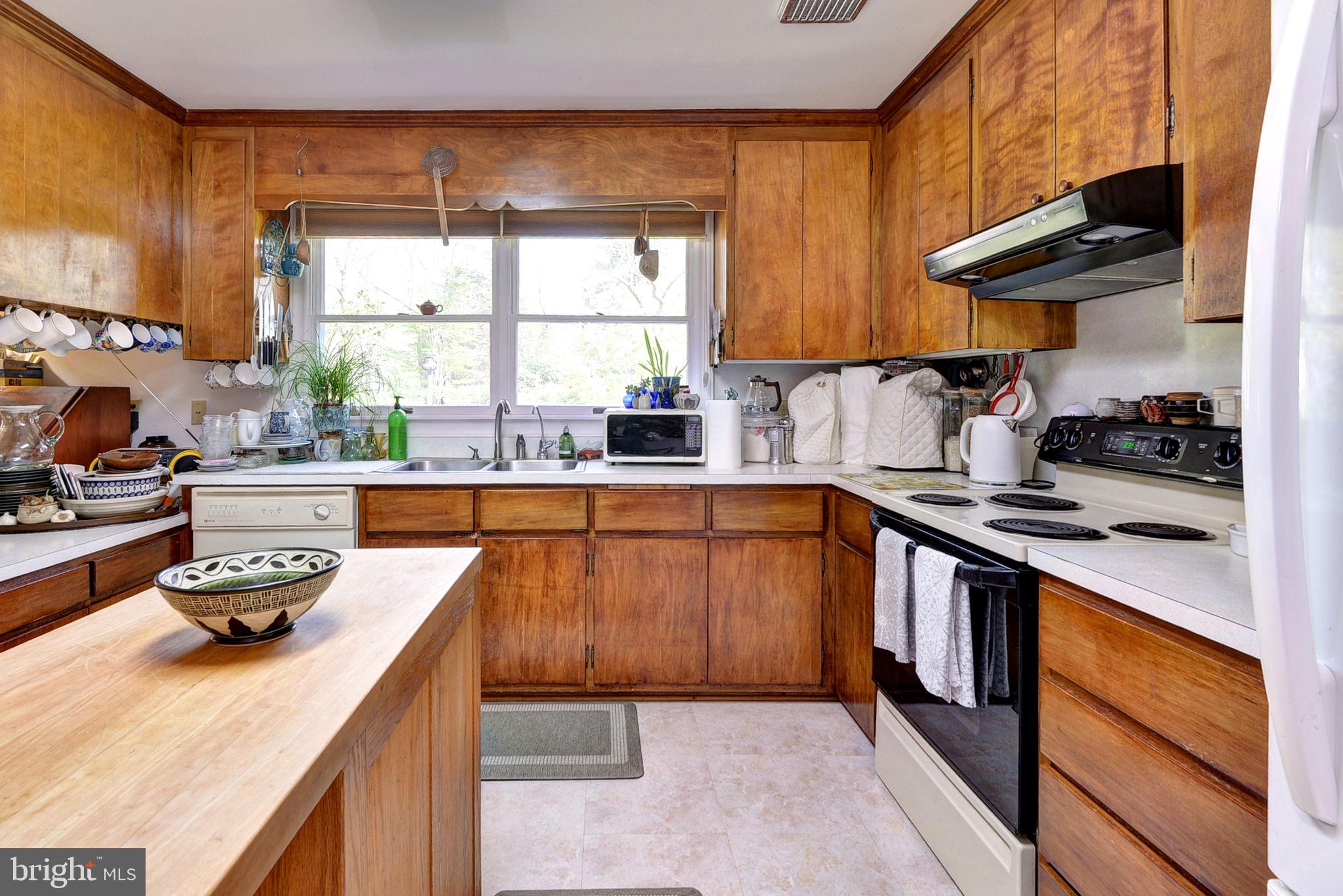 5556 Roanes Wharf Road Gloucester, VA 23061 - Photo 34 of 84 a kitchen with stainless steel appliances granite countertop a sink a stove and a wooden cabinets