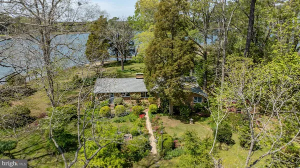 $1,995,000 | 5556 Roanes Wharf Road, Gloucester, VA 23061