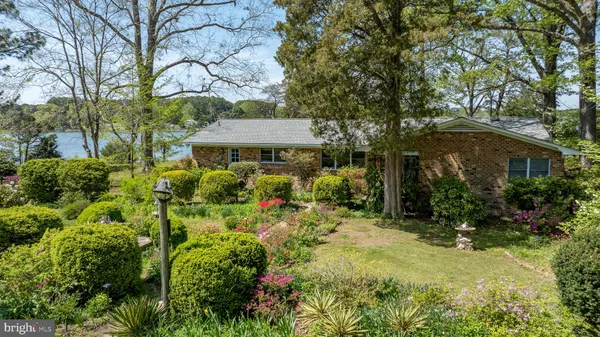 $1,995,000 | 5556 Roanes Wharf Road, Gloucester, VA 23061