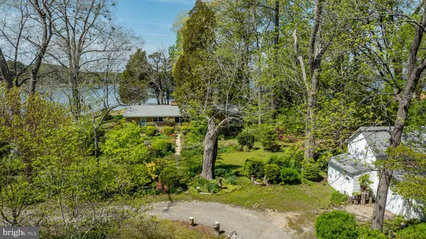 $1,995,000 | 5556 Roanes Wharf Road, Gloucester, VA 23061