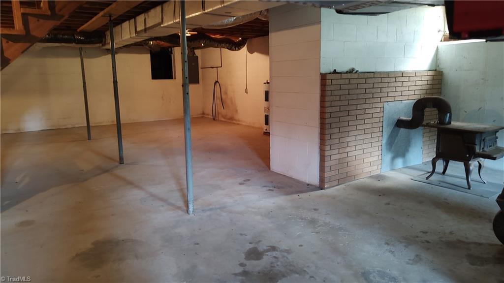 2355 Denton Road Denton, NC 27239 - Photo 2 of 19