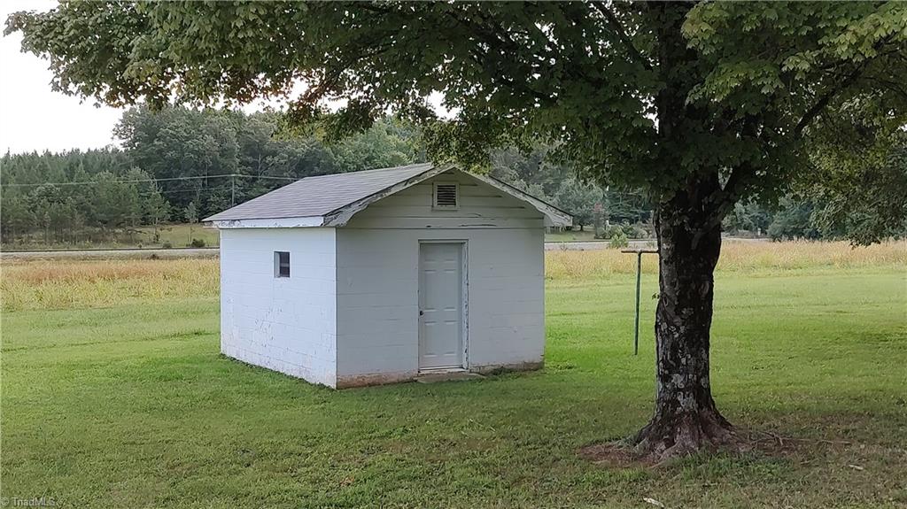 2355 Denton Road Denton, NC 27239 - Photo 5 of 19
