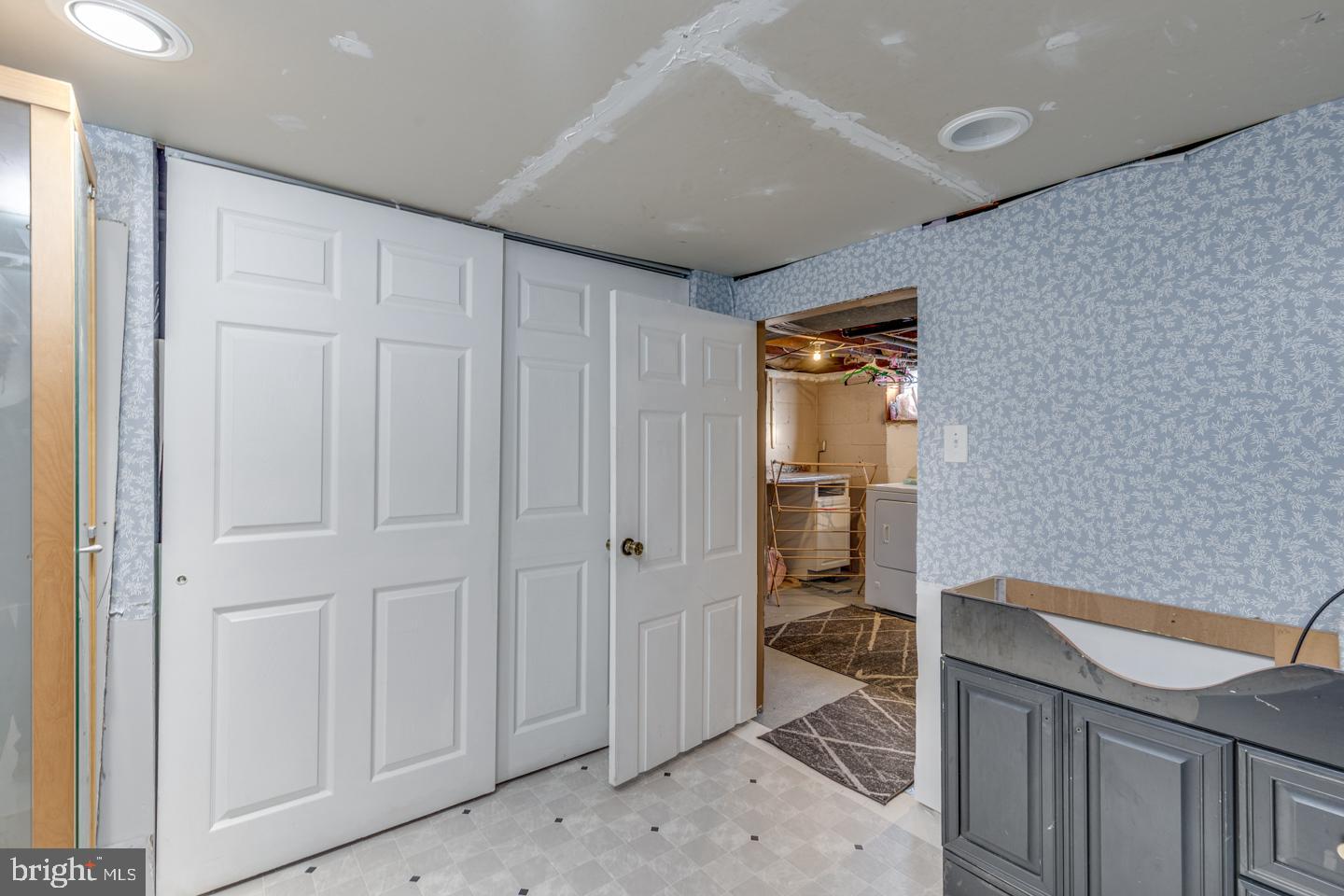 162 Oxford Road Cinnaminson, NJ 08077 - Photo 19 of 26 a spacious bathroom with a granite countertop sink and a toilet