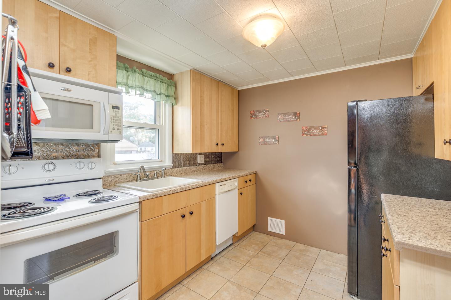 162 Oxford Road Cinnaminson, NJ 08077 - Photo 9 of 26 a kitchen with stainless steel appliances granite countertop a refrigerator and a stove