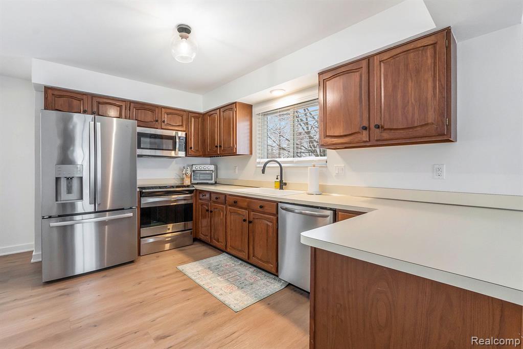 2221 Flanders Drive Rochester Hills, MI 48307 - Photo 9 of 28
