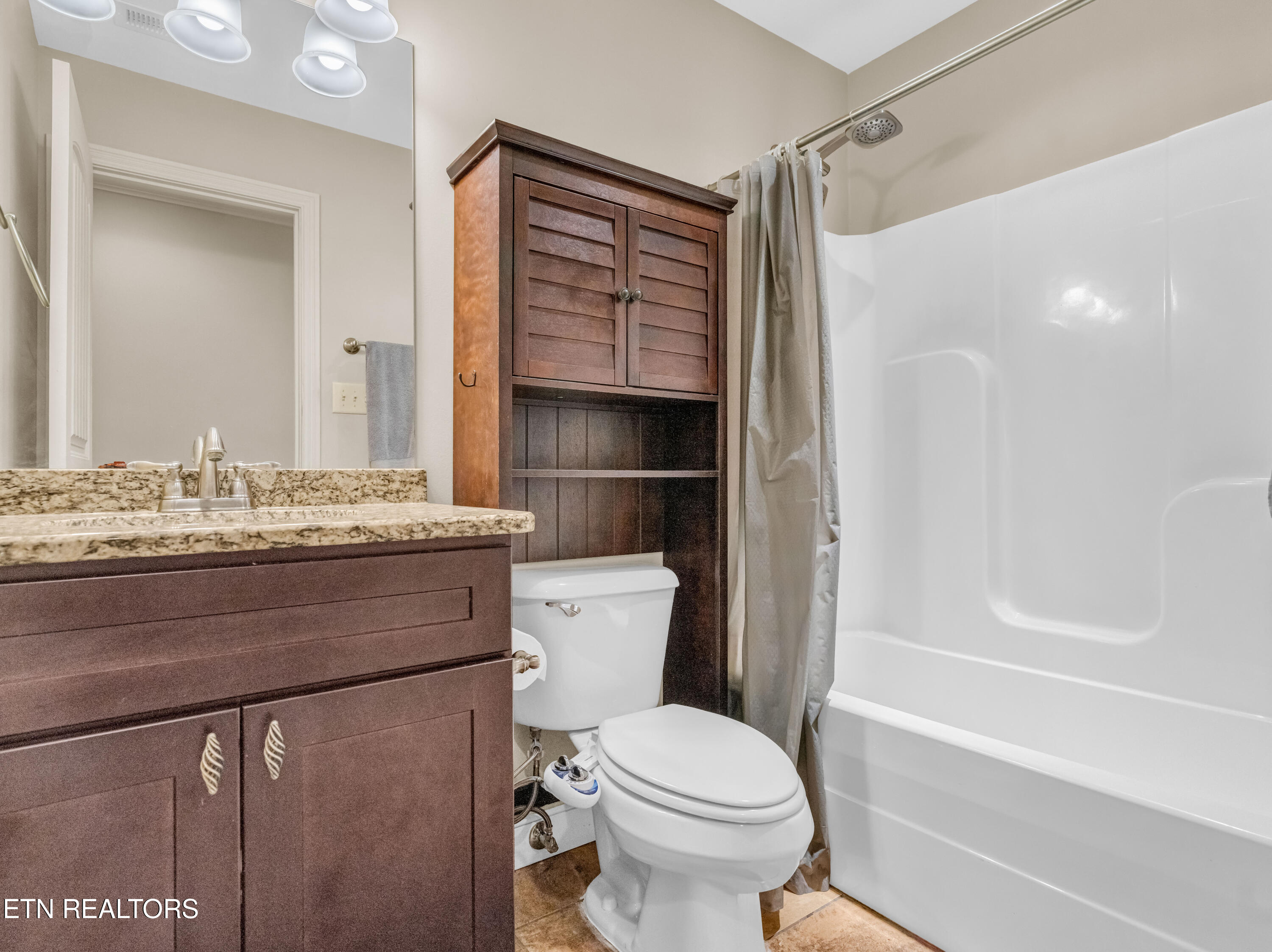 807 Galloping Lane Powell, TN 37849 - Photo 18 of 31 Upstairs Bathroom