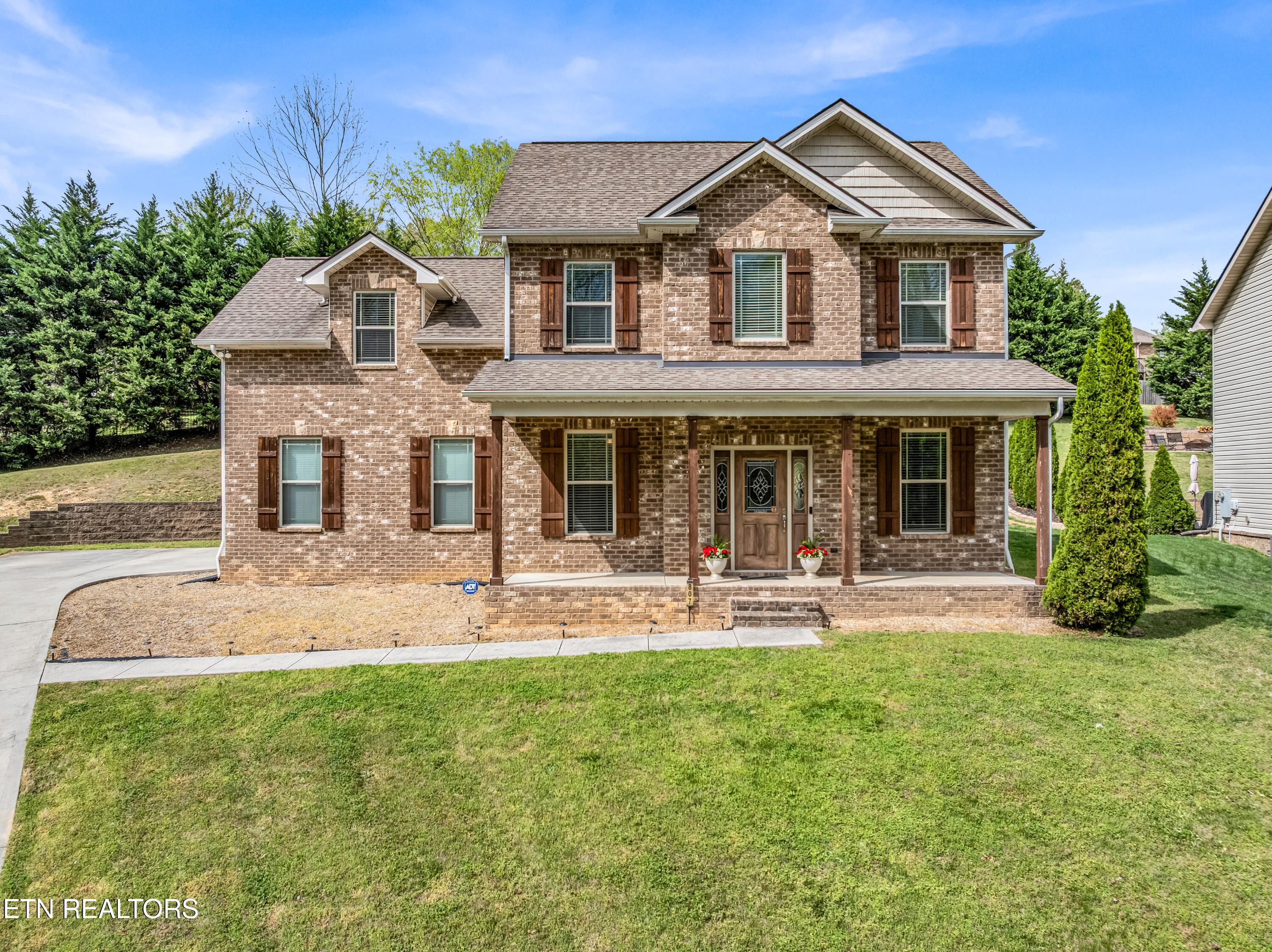 807 Galloping Lane Powell, TN 37849 - Photo 34 of 43 Front