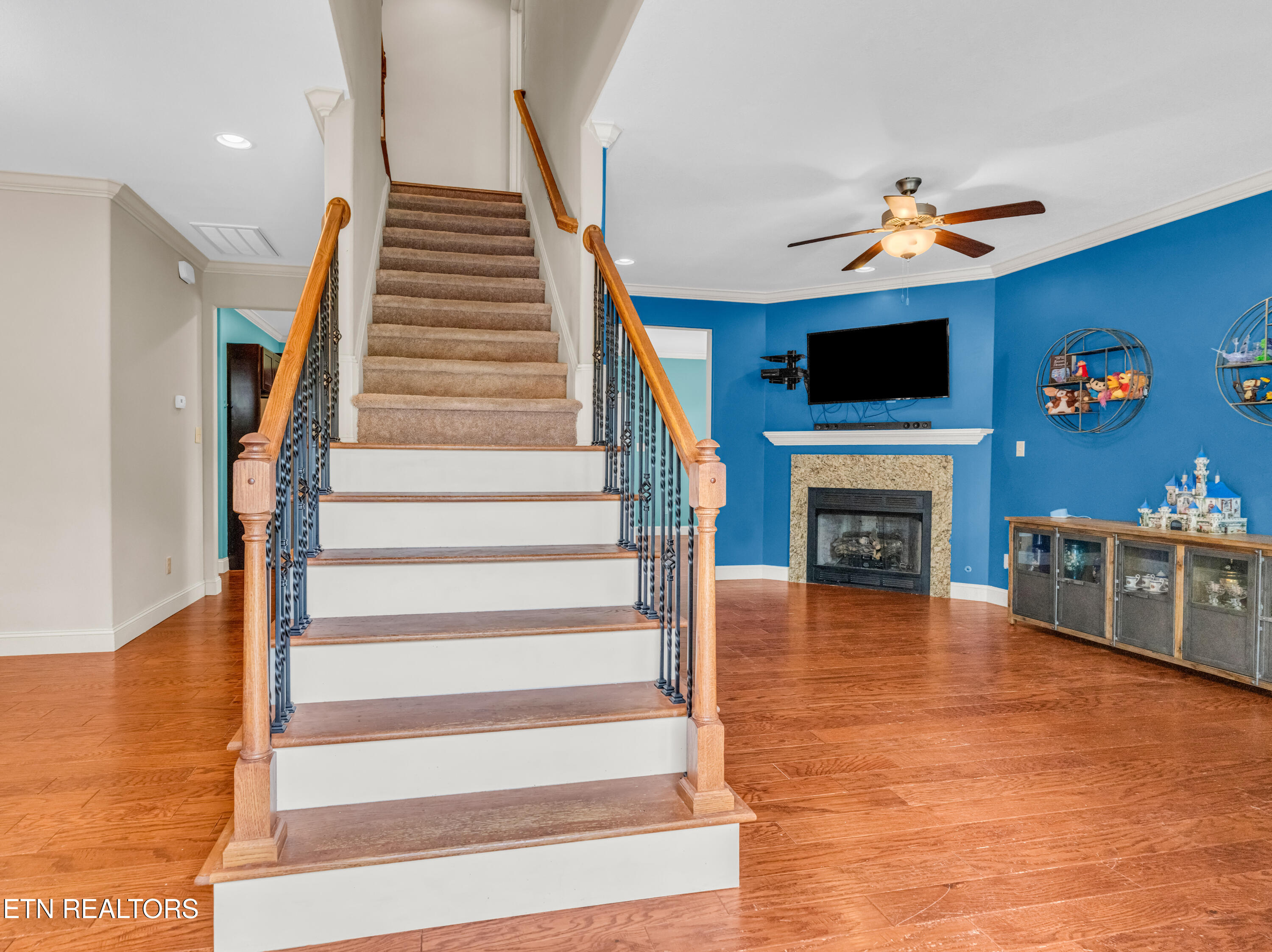 807 Galloping Lane Powell, TN 37849 - Photo 7 of 31 Living Room
