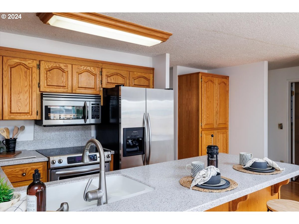 4987 Southwest Normandy Place Beaverton, OR 97005 - Photo 13 of 35 Kitchen