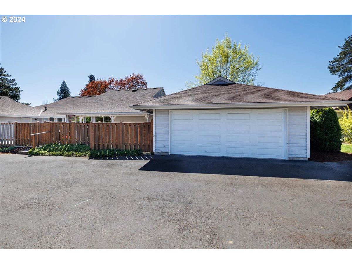 4987 Southwest Normandy Place Beaverton, OR 97005 - Photo 30 of 35 Garage