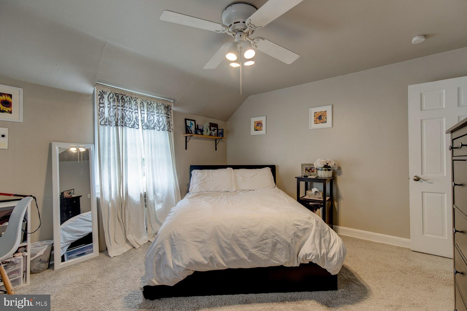221 Avon Road Springfield, PA 19064 - Photo 18 of 35 2nd bedroom