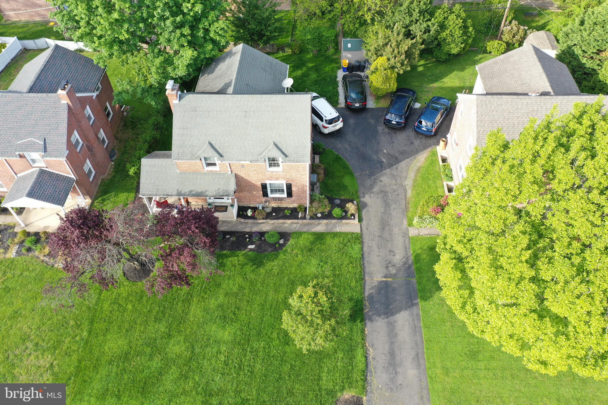 221 Avon Road Springfield, PA 19064 - Photo 30 of 35 Shared driveway