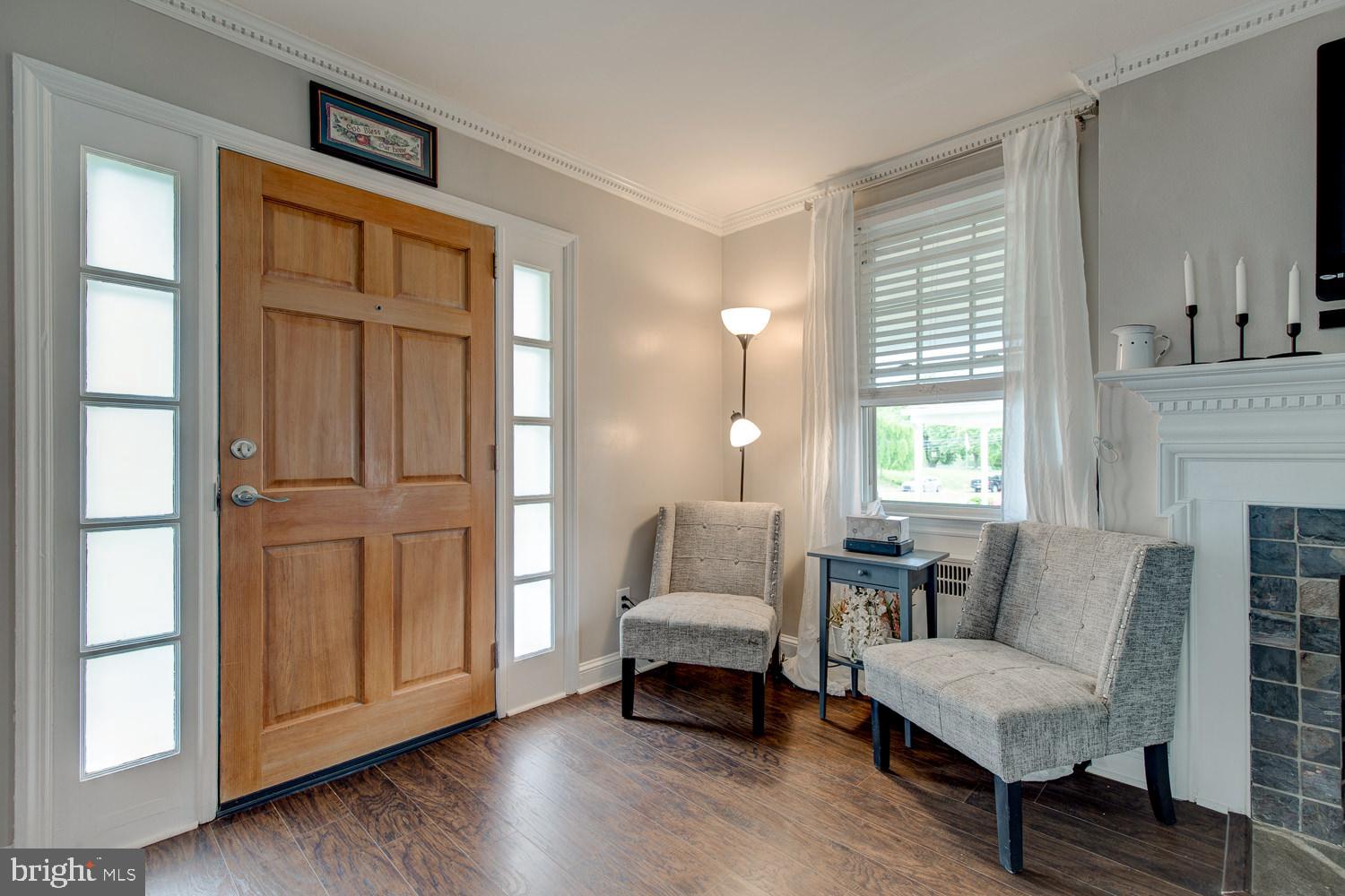 221 Avon Road Springfield, PA 19064 - Photo 5 of 35 Living room - front door