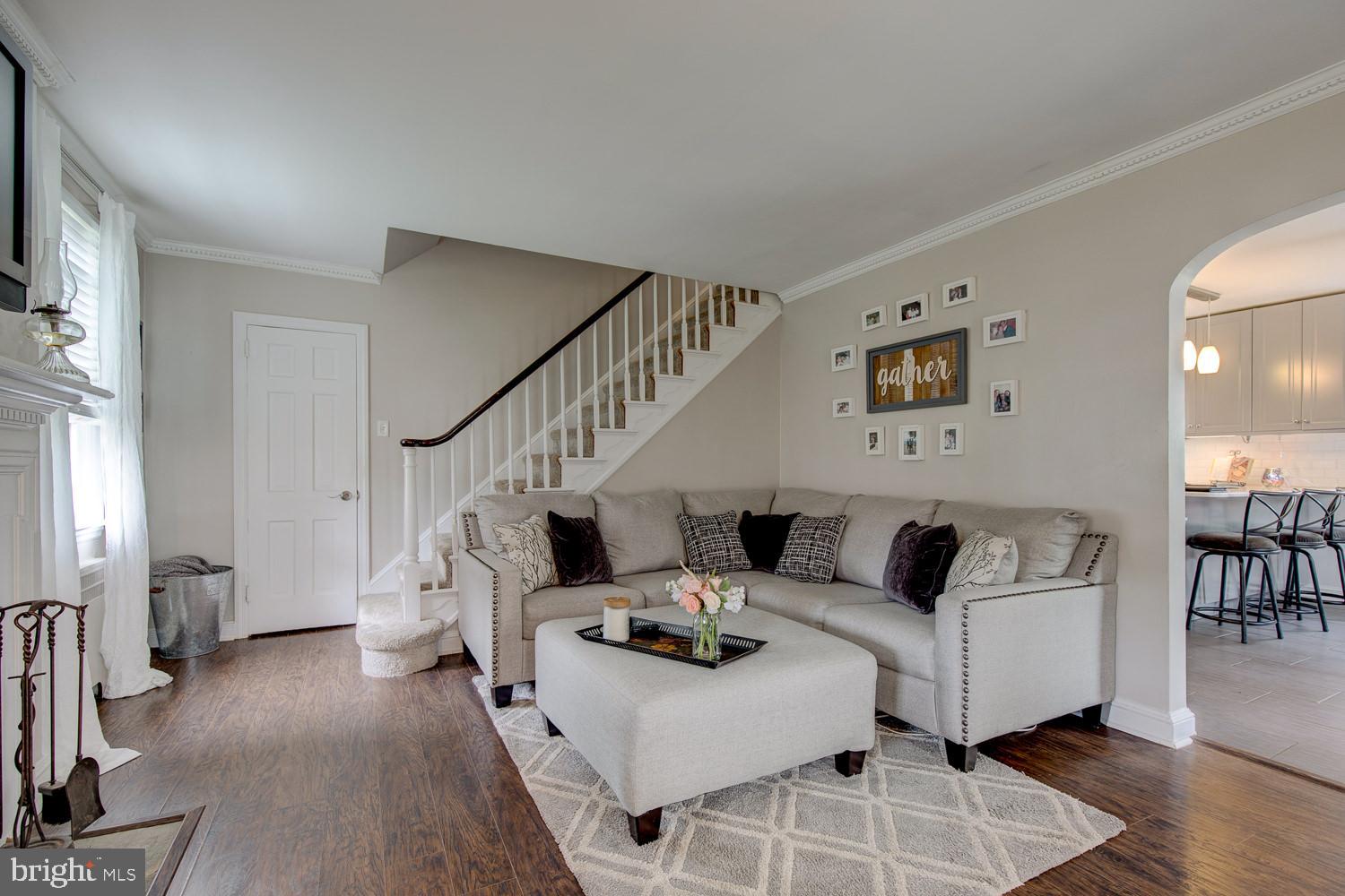 221 Avon Road Springfield, PA 19064 - Photo 6 of 35 Living room