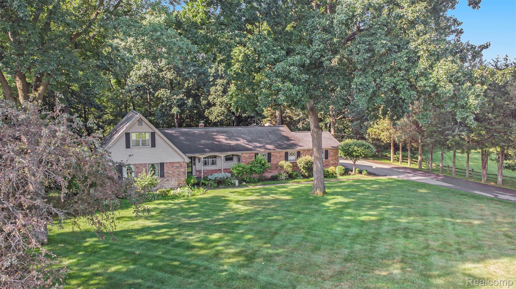 606 East Rolston Road Linden, MI 48451 - Photo 5 of 35 4 (5).jpg