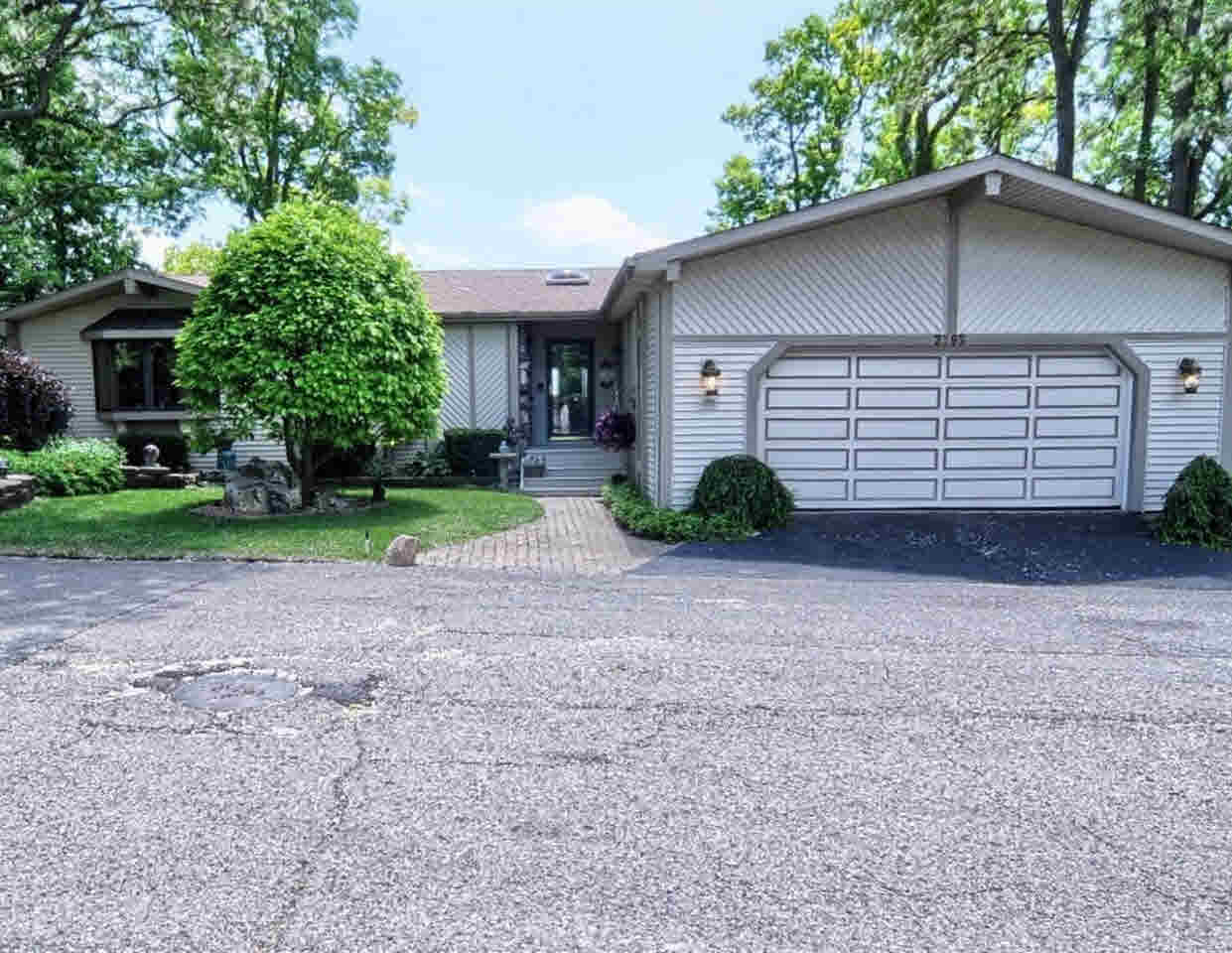 2393 Davis Street Fenton, MI 48430 - Photo 6 of 42 21251589-5.JPG