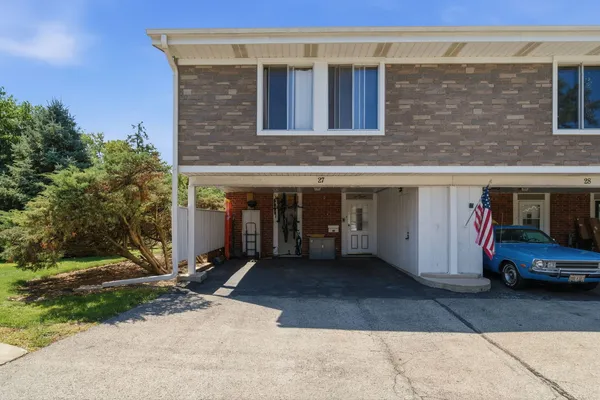 $269,900 | 27 Cour Deauville, Palos Hills, IL 60465