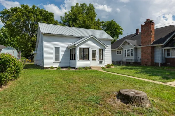 $129,999 | 104 South Willow Street, Effingham, IL 62401