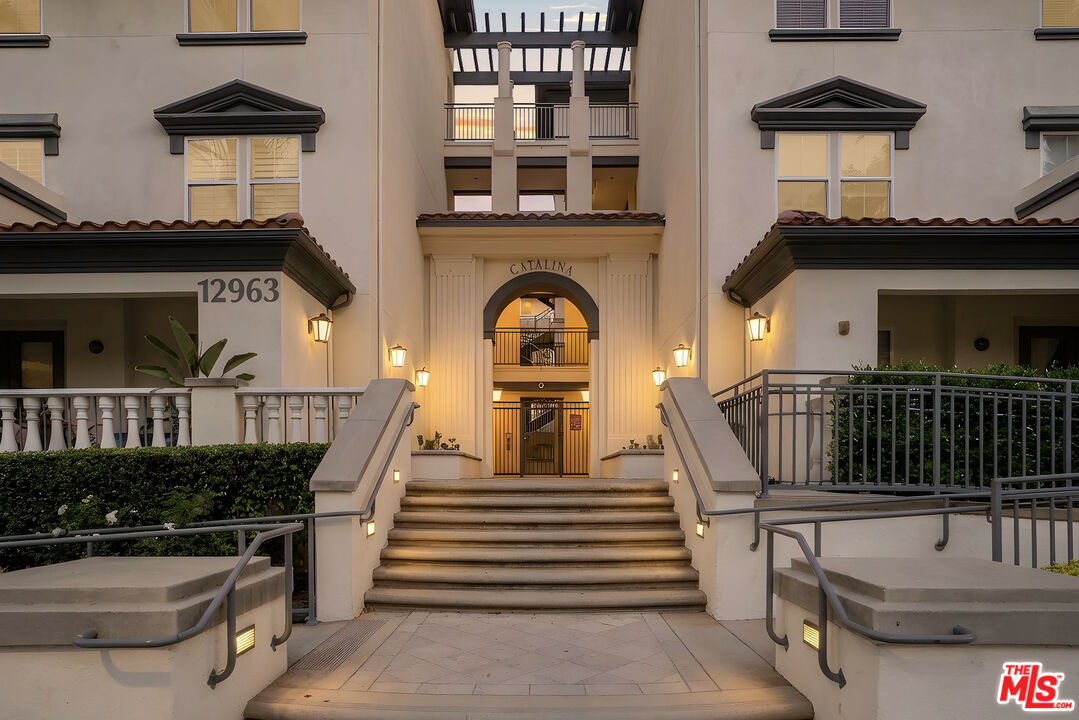 12963 West Runway Road, Unit 121 Playa Vista, CA 90094 - Photo 27 of 46 a view of entryway with a front door