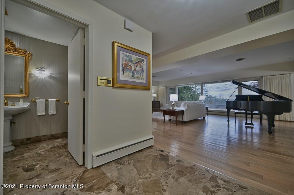 206 Stevenson Road Clarks Summit, PA 18411 - Photo 3 of 109 Gallery Image 3