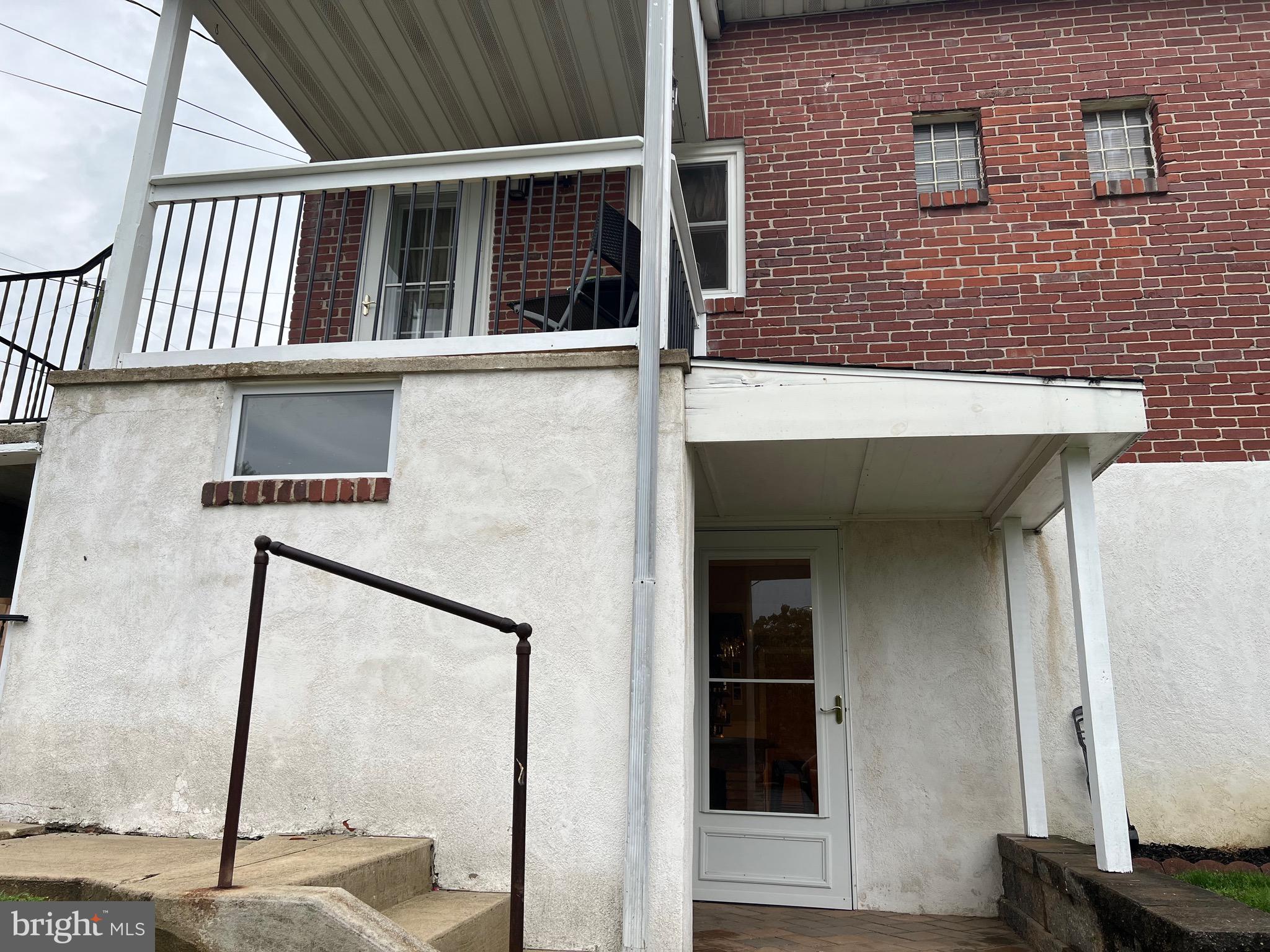 507 Summit Avenue Reading, PA 19607 - Photo 17 of 50 Entrance to Lower Level and Kitchen