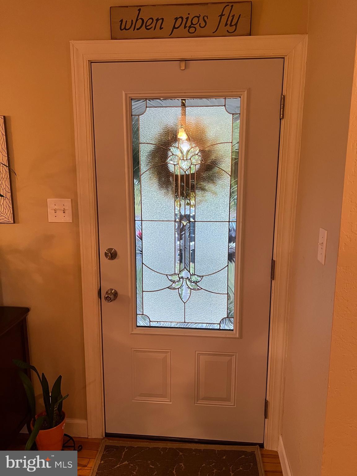 507 Summit Avenue Reading, PA 19607 - Photo 21 of 50 New Leaded Glass Door as you Enter