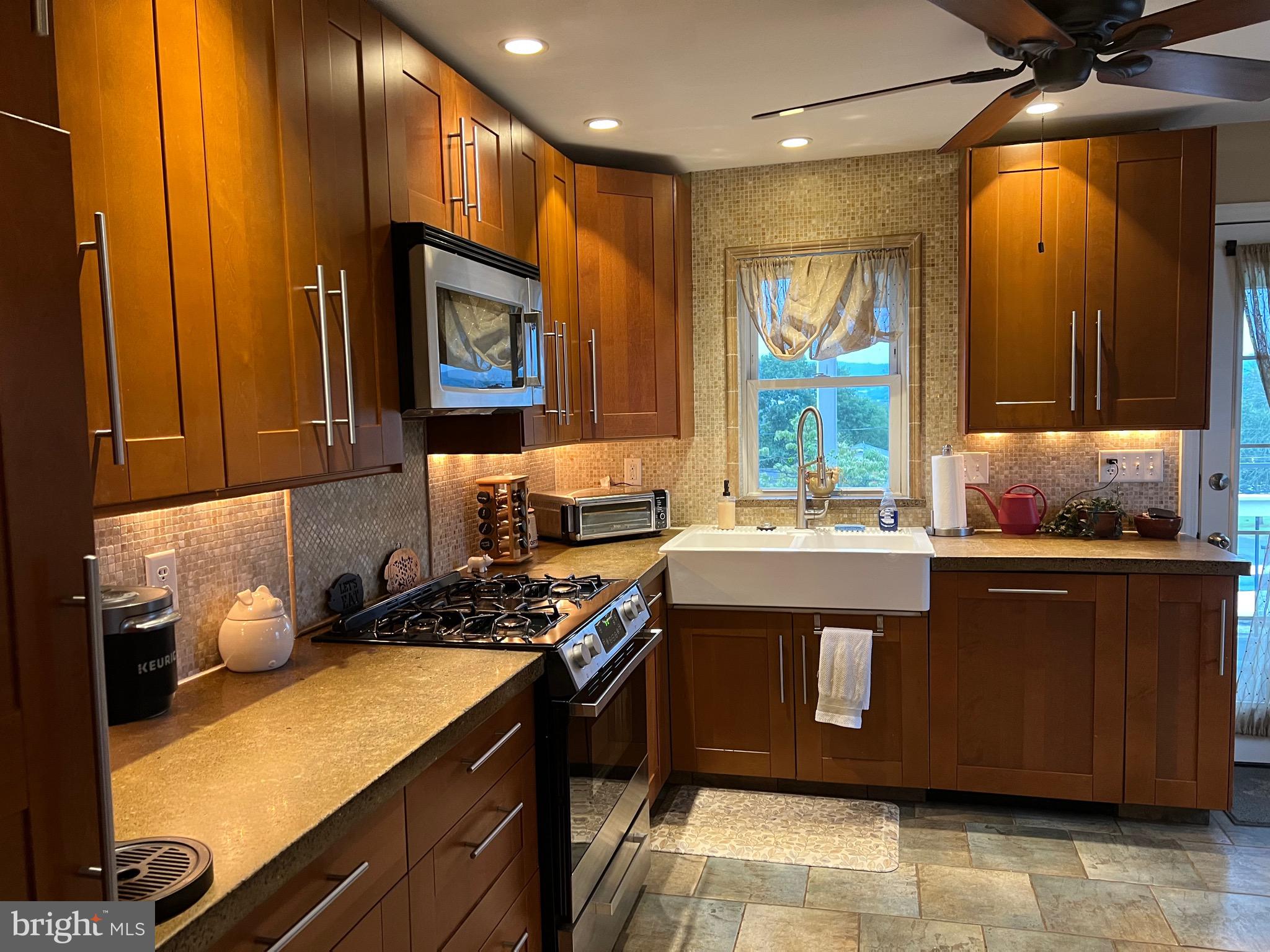 507 Summit Avenue Reading, PA 19607 - Photo 27 of 50 Upgraded Cabinetry