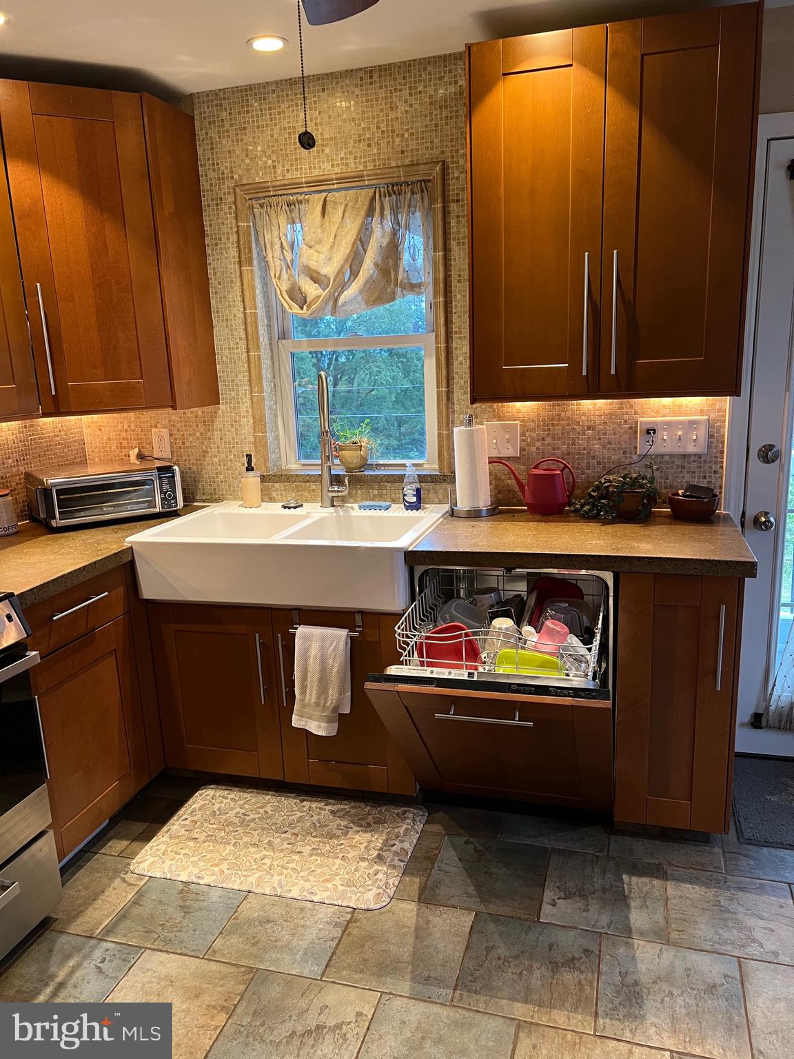 507 Summit Avenue Reading, PA 19607 - Photo 32 of 50 Concealed Dishwasher