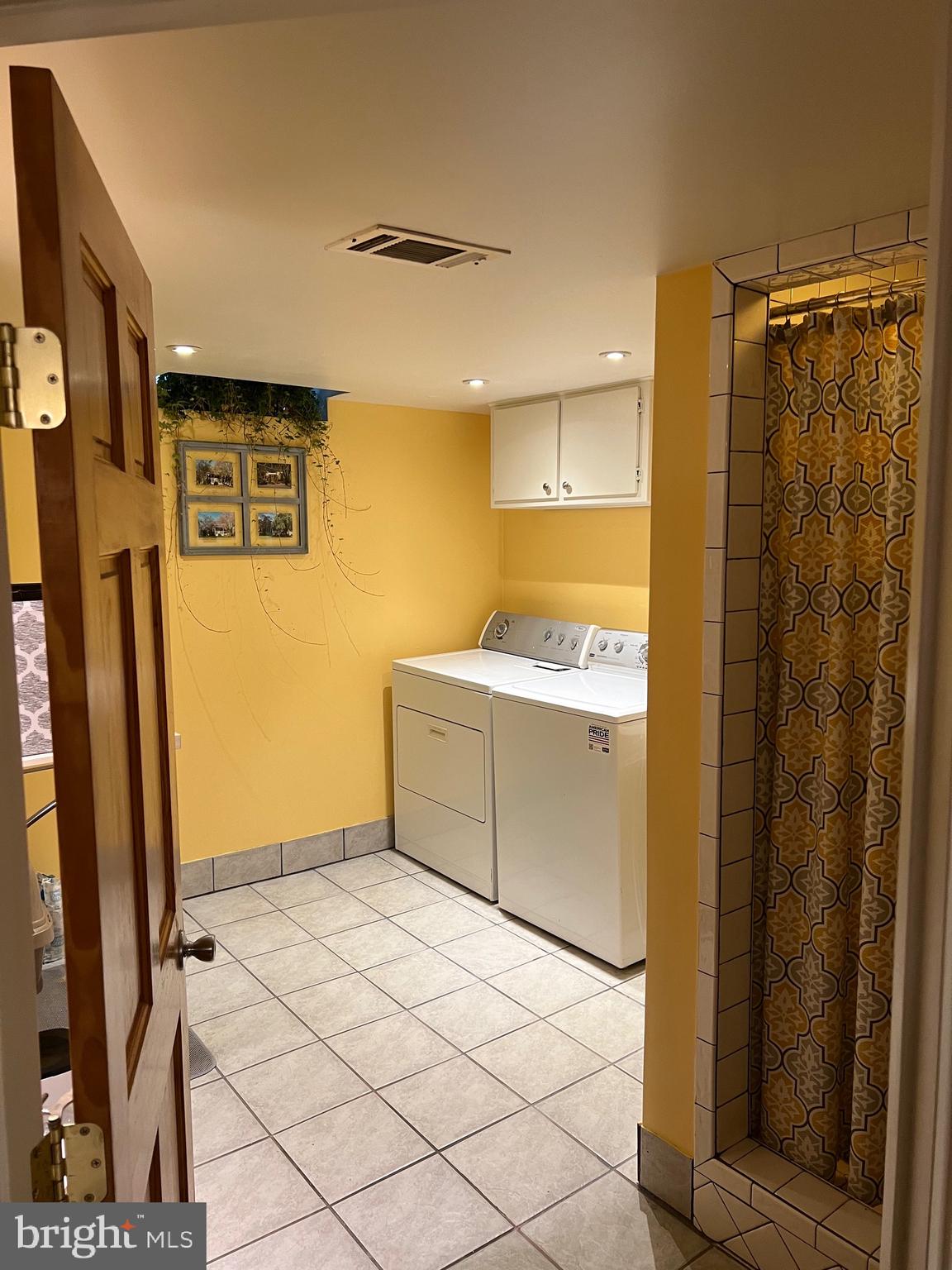 507 Summit Avenue Reading, PA 19607 - Photo 39 of 50 Combo Laundry/Full Bath Lower Level