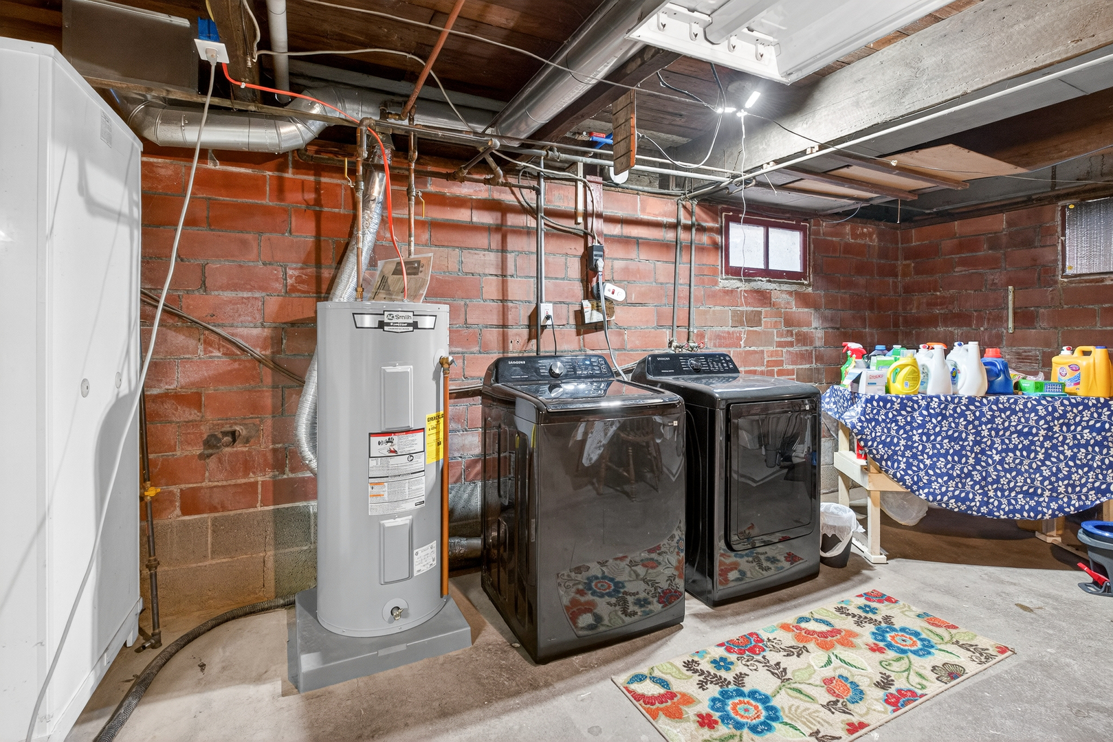 1336 Florence Avenue Clinton, IA 52732 - Photo 17 of 17 a utility room with dryer and washer