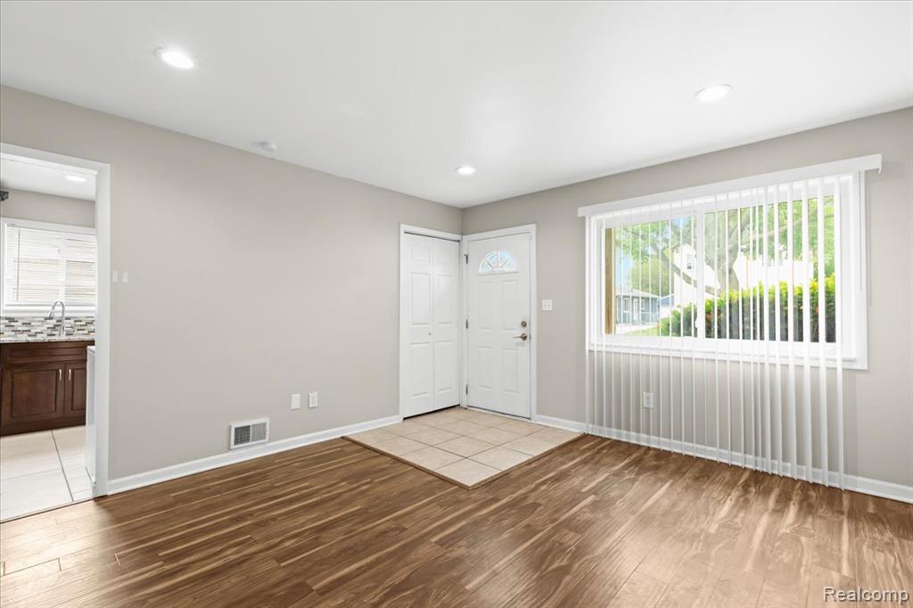 8111 Timken Avenue Warren, MI 48089 - Photo 5 of 17