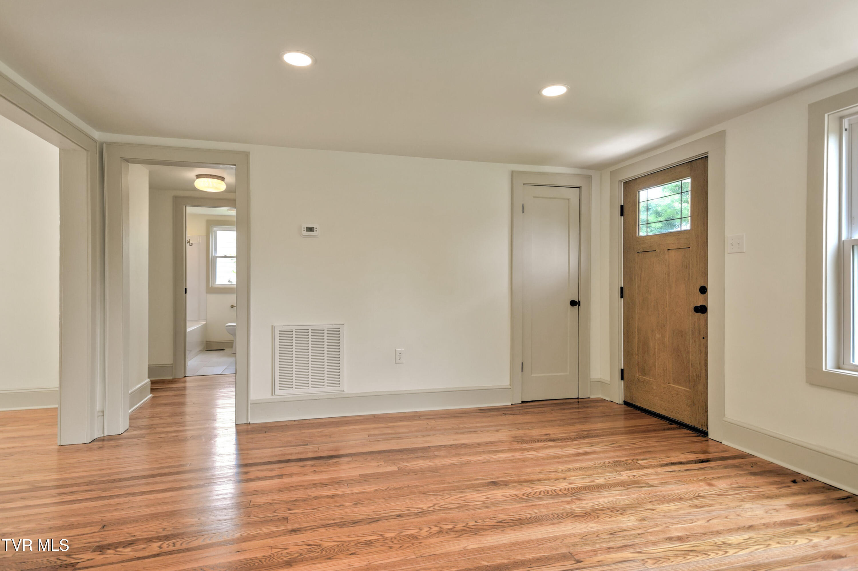 268 Cherokee Road Bristol, VA 24201 - Photo 8 of 43 2678 Cherokee DB-11