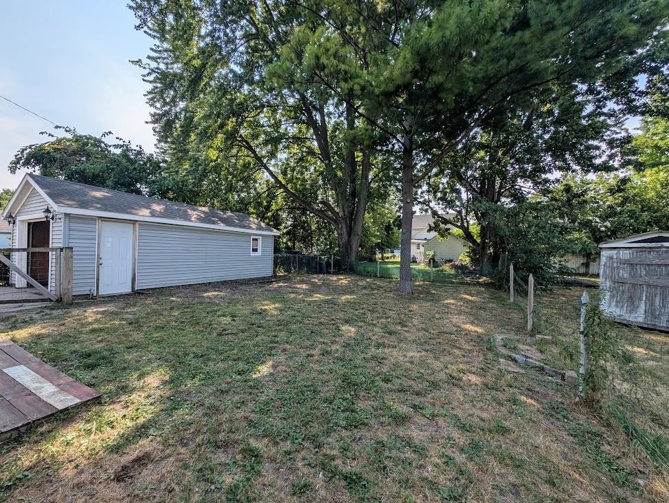 604 Jennison Street Bay City, MI 48708 - Photo 3 of 18 Gallery Image 3
